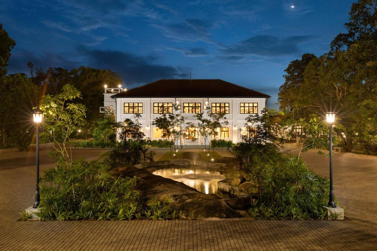 The Grand Walawwa Otel Pinnawala  Dış mekan fotoğraf