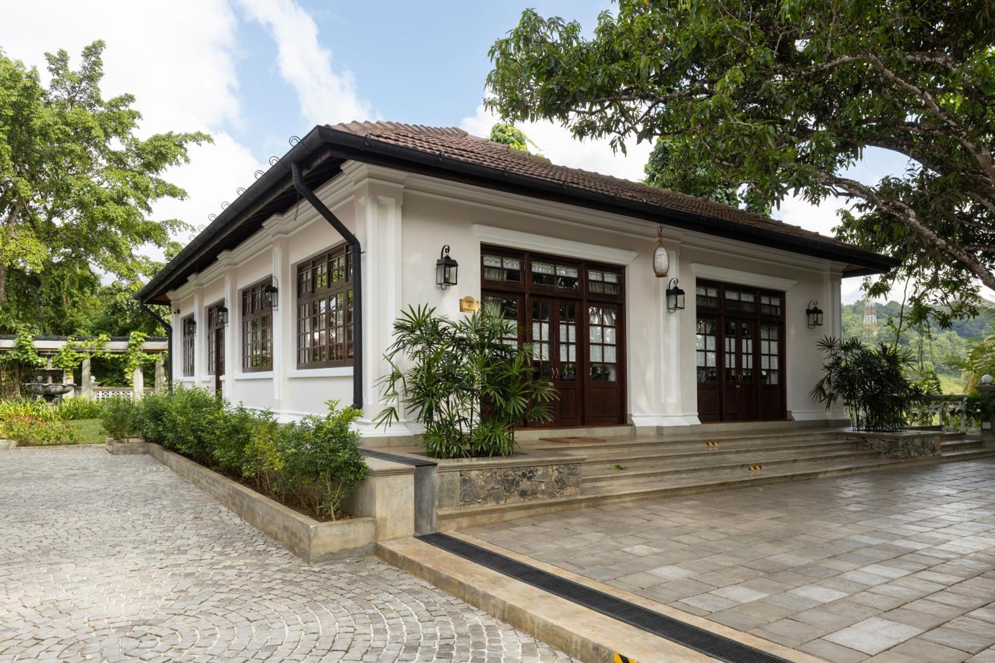 The Grand Walawwa Otel Pinnawala  Dış mekan fotoğraf